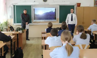 Беседы по предупреждению правонарушений провели в школах Свободного после случая с подростками, оставившими на рельсах посторонние предметы 