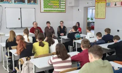 От микроскопа до стажировок: амурские школьники узнали о работе ученого