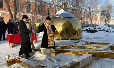 Купола и кресты строящегося при ДВОКУ храма освятил архиепископ Лукиан