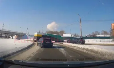 Дорога перекрыта: крупный груз упал на кольцевой развязке в Благовещенске