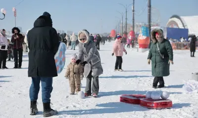 Тысячи пирожков и сотни литров чая с чабрецом раздали гостям ЗимФестАмура в Благовещенске 