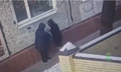 Жительница Москвы забрала для мошенников деньги пенсионерки из Благовещенска