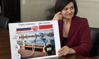 Школьник придумал лавочки для общения между жителями России и Китая