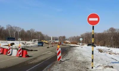 Трубы нового размера укладывают на трассе в аэропорт Благовещенска