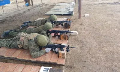 В Амурской области военнослужащие-контрактники освоили работу с автоматом Калашникова