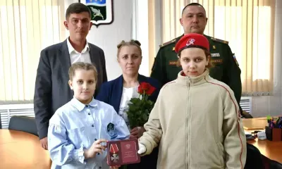 Орден Мужества передали супруге амурчанина, который отдал жизнь за товарища