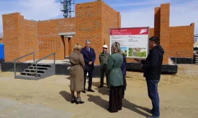 Губернатор оценил подрядчика, который строит поликлинику в Екатеринославке