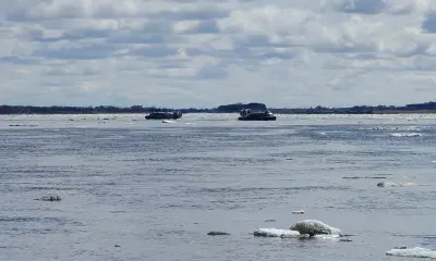 Ледоход внесет коррективы в поездки между Благовещенском и Китаем