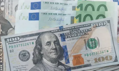 Валюту на десятки миллиардов рублей в месяц скупают россияне