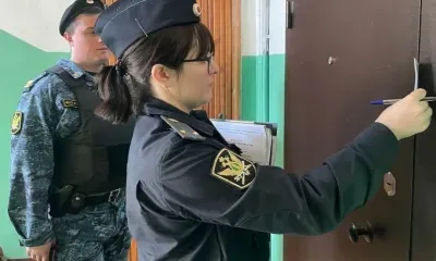 Приставы выселили мужчину из квартиры больной родственницы в Тынде