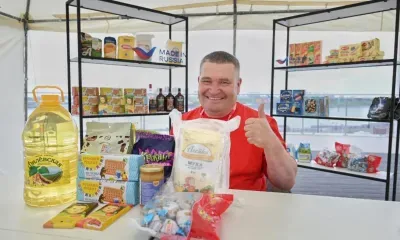 Китайский блогер продал продукты на крыше здания в центре Благовещенска