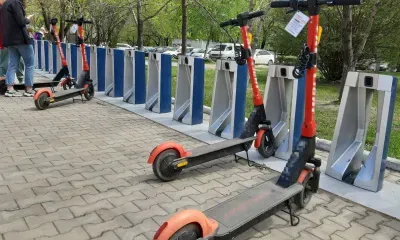 Первым стал Благовещенск: электросамокаты запрещают в городах России
