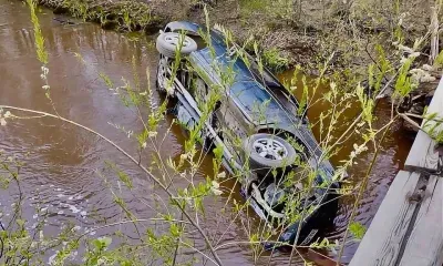 Автомобиль слетел в реку в Амурской области