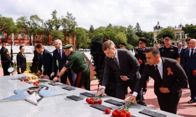 Самая страшная война: в День памяти и скорби возложили цветы к памятнику воинам-амурцам