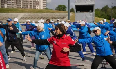 Ушу осваивают пожилые амурчане на набережной Благовещенска