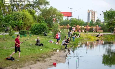 Трехместную лодку выиграла многодетная семья на фестивале рыбалки