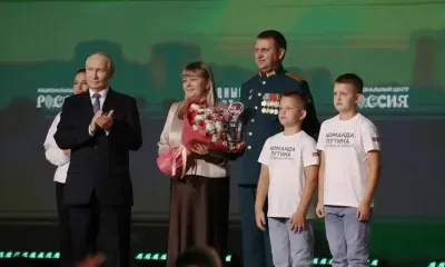 Семья волонтеров получила премию Народного фронта из рук президента России за помощь бойцам СВО
