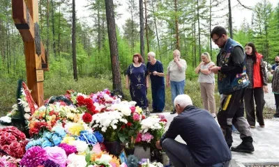 Город скорбит: в Тынде почтили память погибших при крушении самолета