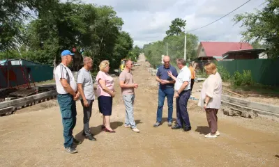 Ремонт сильно изношенной дороги проверили депутаты Свободного