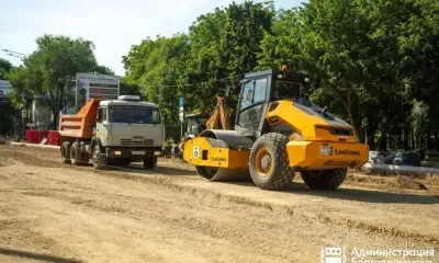 Меняют коммуникации и укладывают асфальт: дорожники обновляют сразу несколько участков