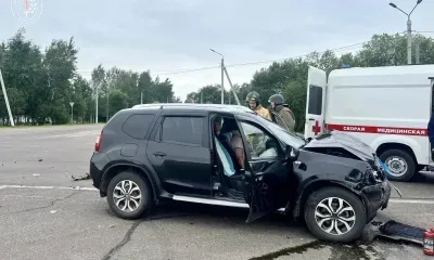 Спасатели выносили пострадавшего через разбитое стекло: подробности ДТП с двумя авто