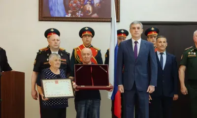 Посмертная награда: Василий Орлов передал Звезду Героя России семье амурчанина