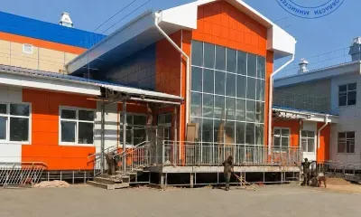Успеть к учебному году: еще одна новая школа распахнет двери для юных амурчан