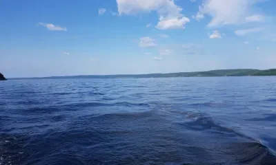 Лодка с людьми налетела на корягу: травмы получил один из рыбаков