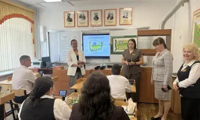 В школе для детей с нарушениями слуха побывала глава Минобрнауки Приамурья