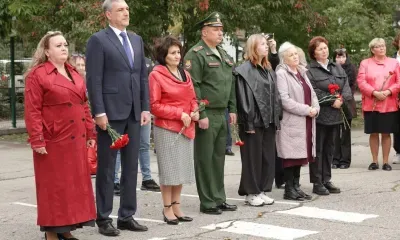 Мемориальную доску Герою России Дмитрию Шереметьеву открыли на фасаде благовещенской школы