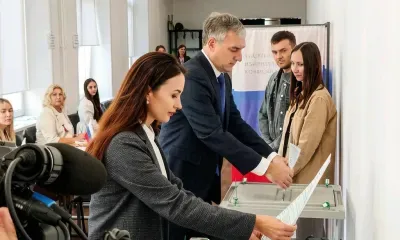 Василий Орлов с супругой проголосовали на выборах: губернатор призвал к активности амурчан