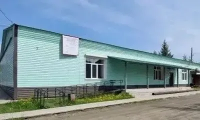 Капремонт Дома культуры вышел на финишную прямую: рабочие монтируют потолки и укладывают плитку