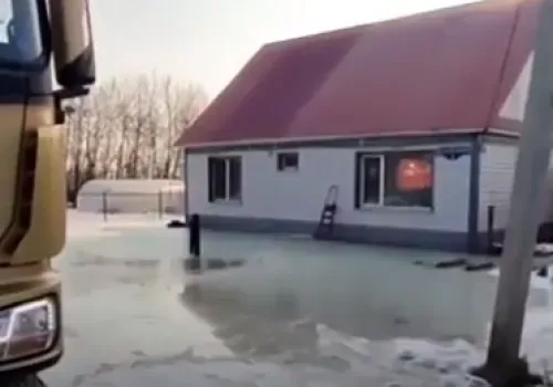 Подземные воды в Чигирях затопили переулок Счастливый
