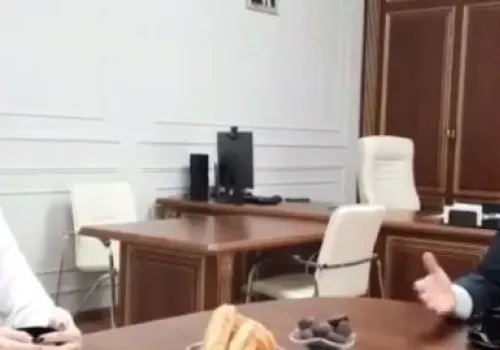 В Благовещенске девятиклассница в одиночку собрала семь мешков мусора возле дома