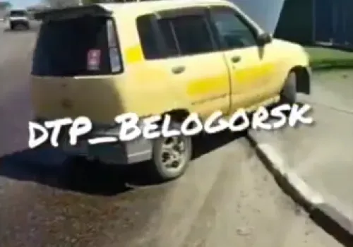 Соевое масло на проезжей части в Белогорске осложнило дорожную обстановку