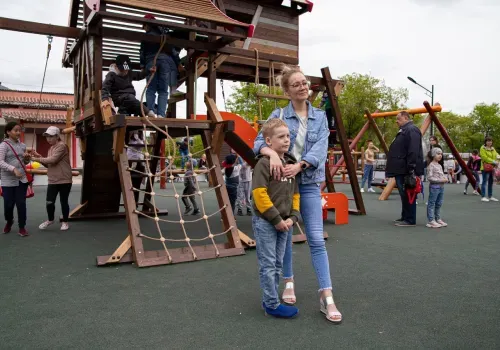 Детскую площадку в китайском стиле открыли в парке Благовещенска