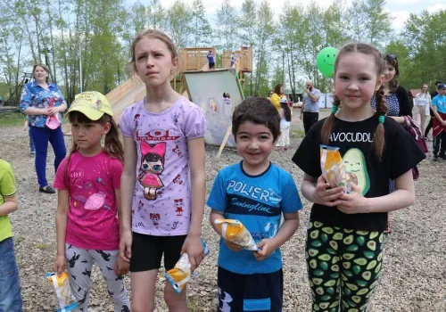 Мороженое раздали детям от главы Сковородинского района на празднике детства