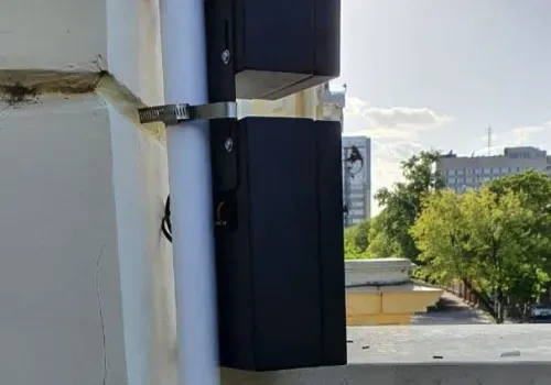 В Благовещенске на одном из зданий появился отпугиватель птиц