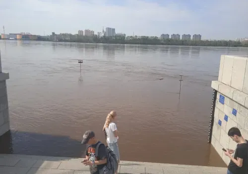 В Благовещенске утонула нижняя часть набережной Амура