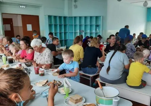 Меню для пострадавших от паводка показали в ПВР Чигирей