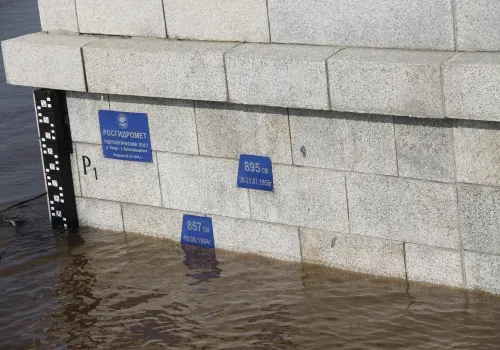 Река Амур в Благовещенске поднимается к рекорду наводнения 1984 года