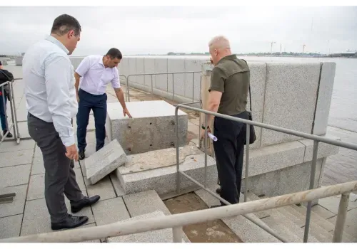 На набережной Благовещенска из-за наводнения пострадали два участка