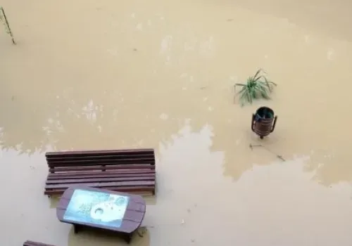 В Сочи фиксируется критический уровень воды, жителей призвали готовиться к эвакуации