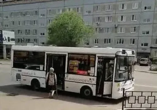 Жители Благовещенска жалуются на необорудованные автобусные остановки