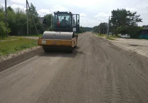 На транзитной дороге в Костюковке Свободненского района начали укладку асфальта