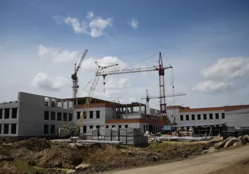 Василий Орлов оценил строительство самой большой школы региона