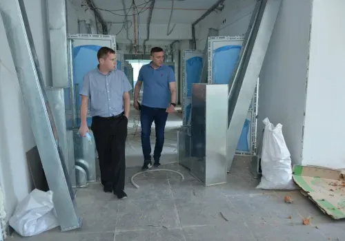 Капитальный ремонт детской поликлиники продолжается в Зее 