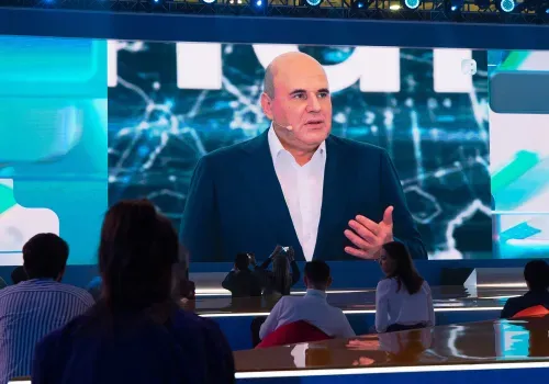 Михаил Мишустин провел лекцию о современных трендах и глобальных вызовах