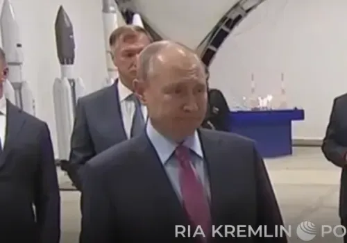 Муху за спиной президента Путина поймал вице-премьер Юрий Трутнев