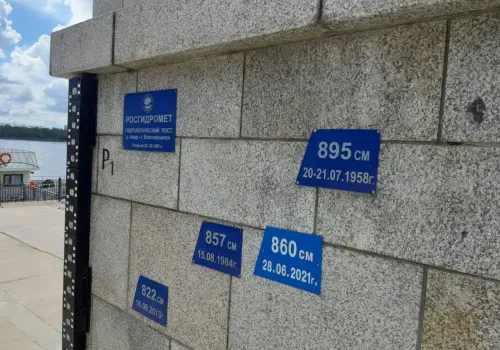 На набережной Амура появилась табличка с отметкой паводка 2021 года 